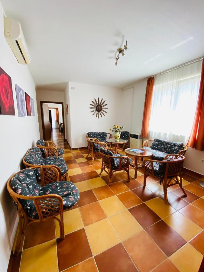 Gabi Lux Apartman Apartment Hajdúszoboszló Exterior foto